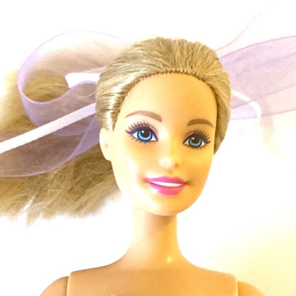 Barbie doll wearing mermaid fin and bikini top - Picture 6 of 8